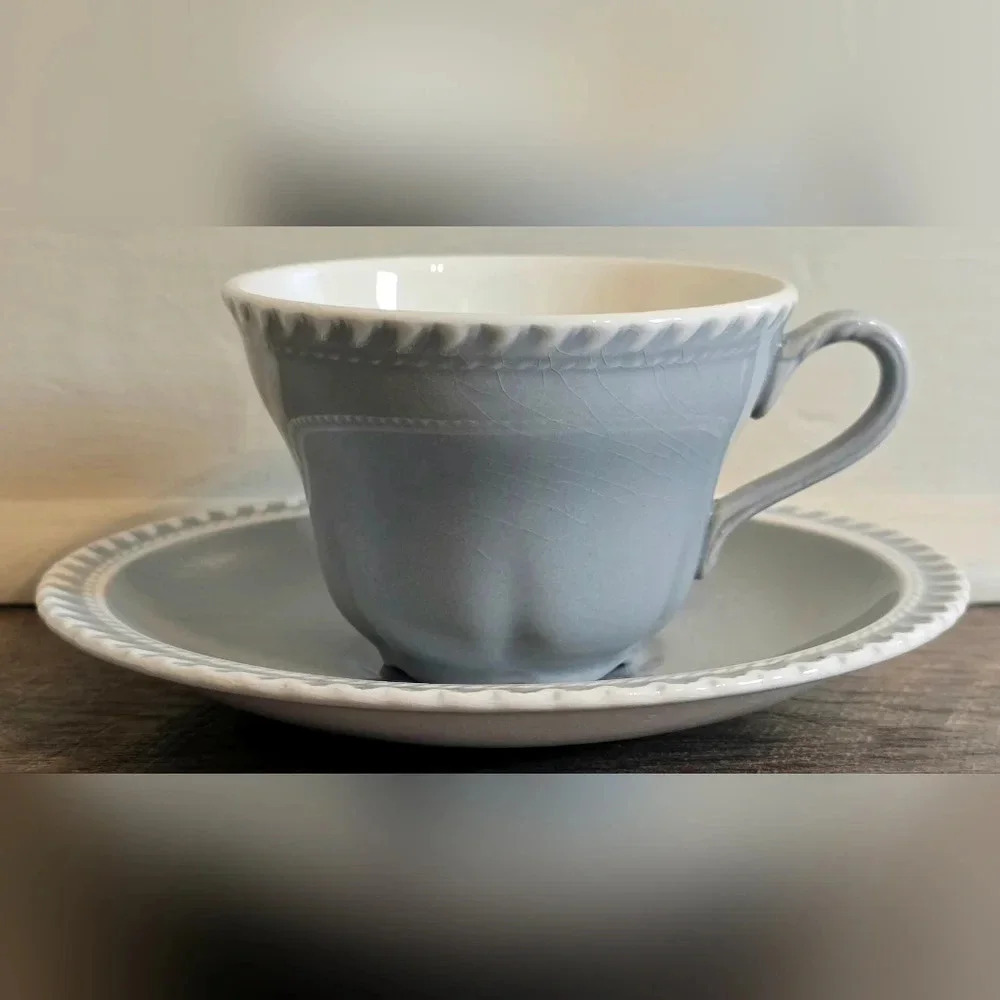 Lovely Vintage Harker Chesterton Ware Harkerware Teacup & Saucer in Light Gray - Picture 2 of 8